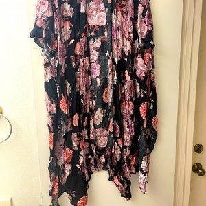 Torrid 3/4 floral kimono